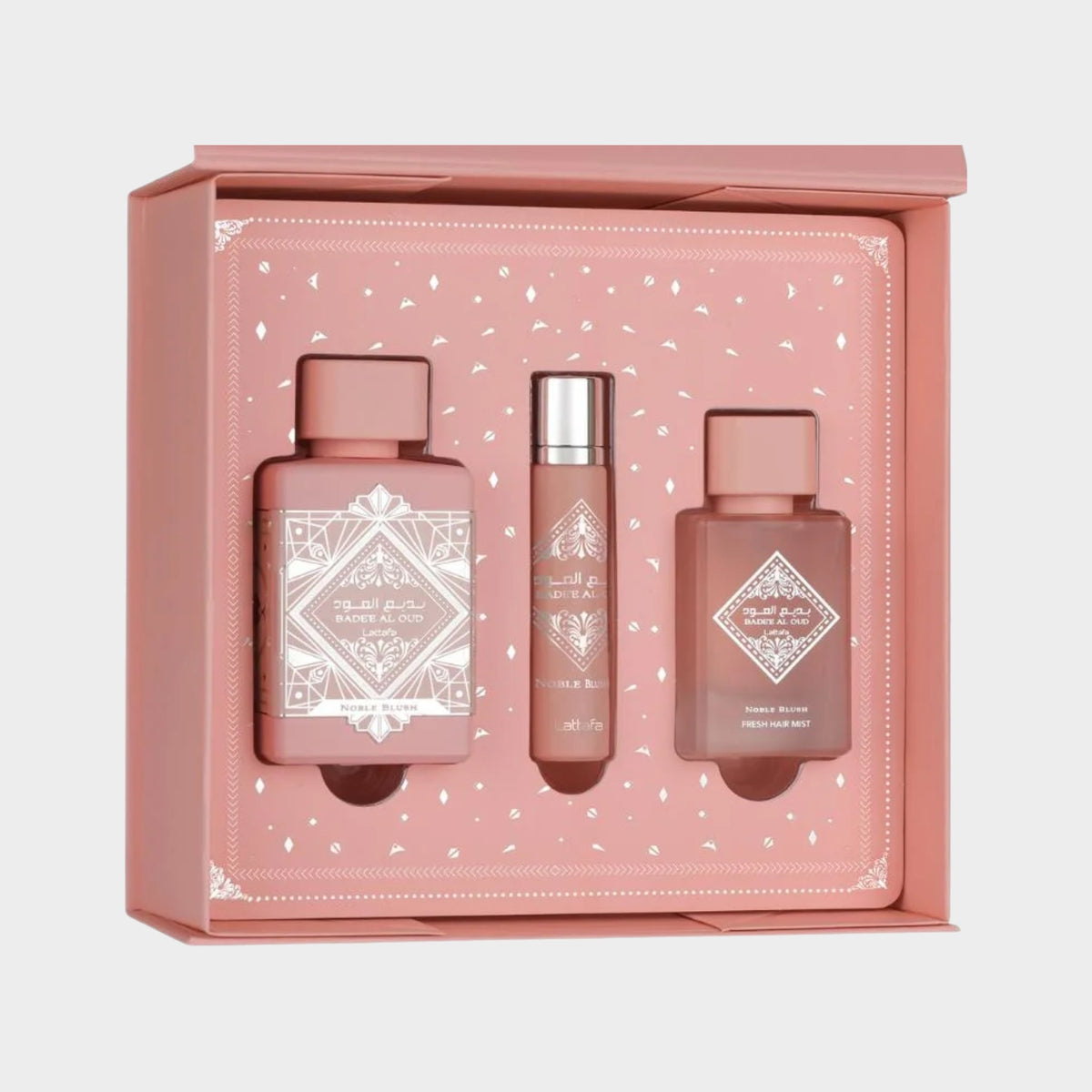 LATTAFA BADEE AL OUD NOBLE BLUSH SET 3PZAS fotografía real, 2048 x 2048, fondo gris uniforme Nicchia Imagen principal del producto